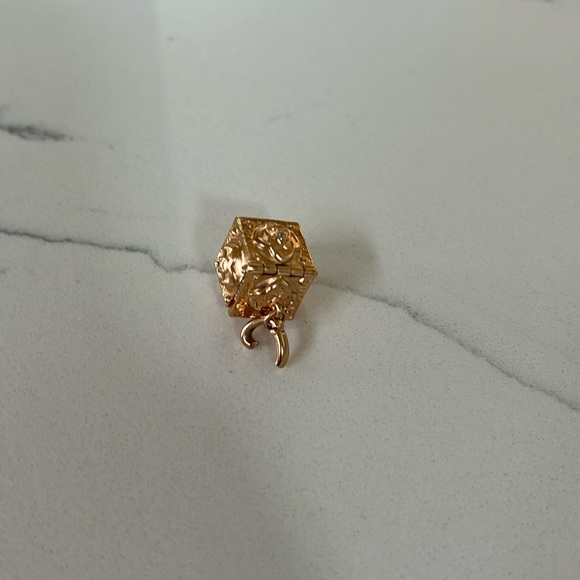 Kendra Scott Opening Keepsake Rose Gold Charm Box - Picture 3 of 5
